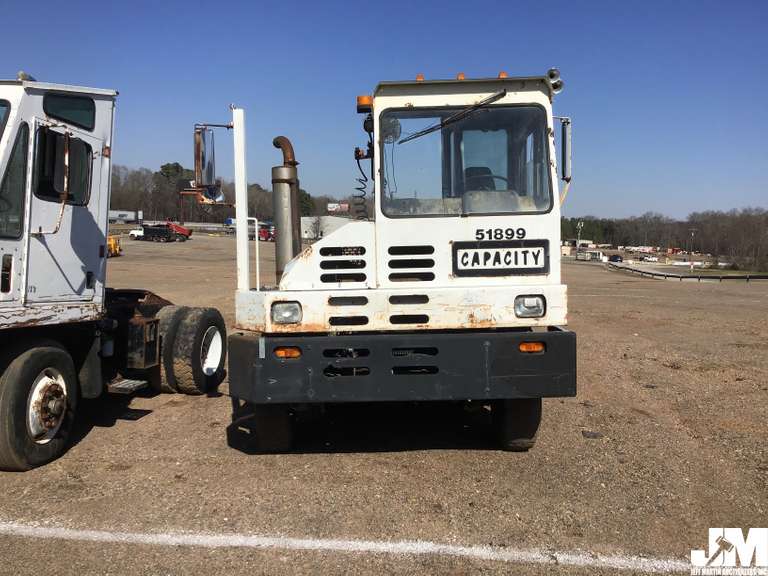 CAPACITY 146675 VIN: 063099577 SINGLE AXLE TOTER TRUCK
