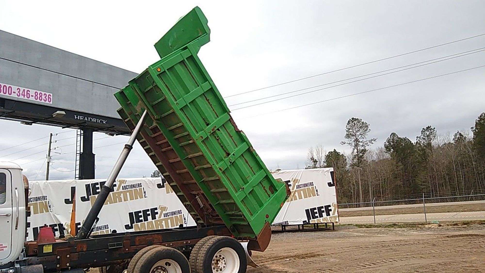1989 MACK R690ST TANDEM AXLE DUMP TRUCK VIN