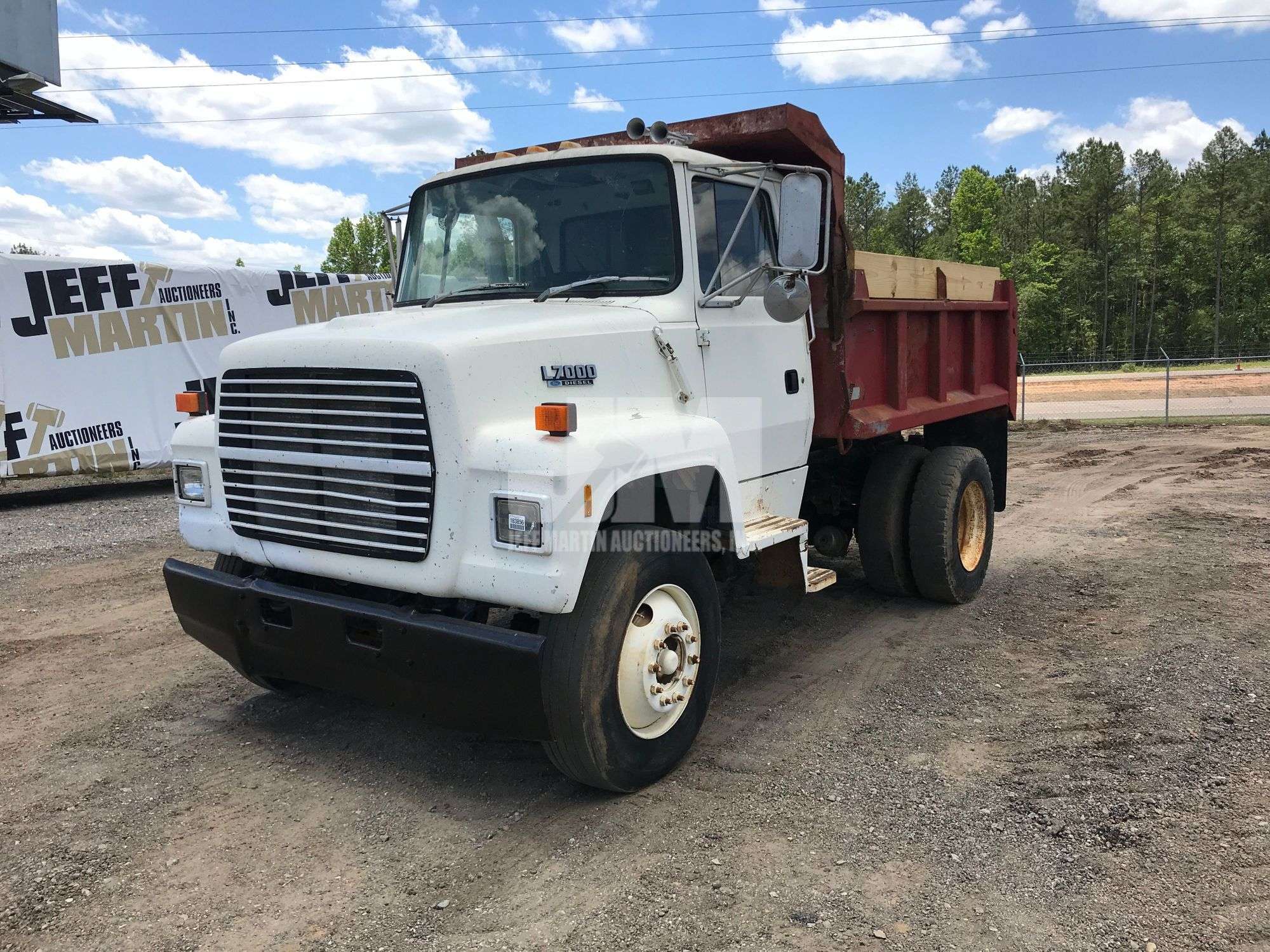 1991 FORD LN7000 SINGLE AXLE DUMP TRUCK VIN: 1FTWR72P1MVA31303