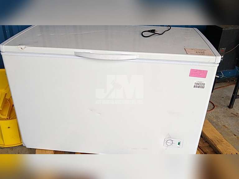 13.7 CU FT CHEST FREEZER, ***DOES NOT FREEZE*** Jeff Martin