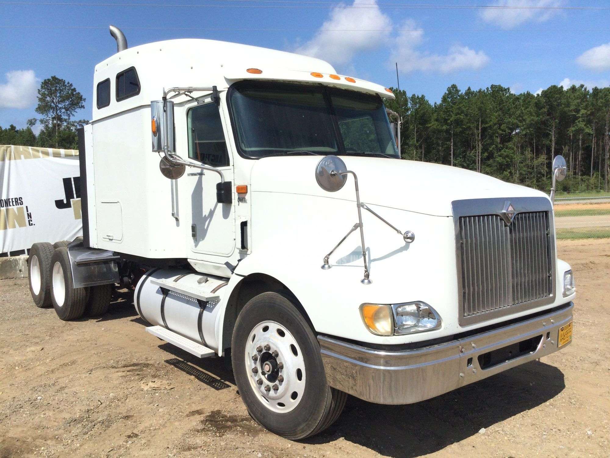 洋書 INTERNATIONAL TRUCKS origin.jpg