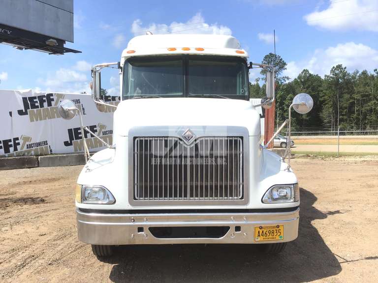 洋書 INTERNATIONAL TRUCKS origin.jpg