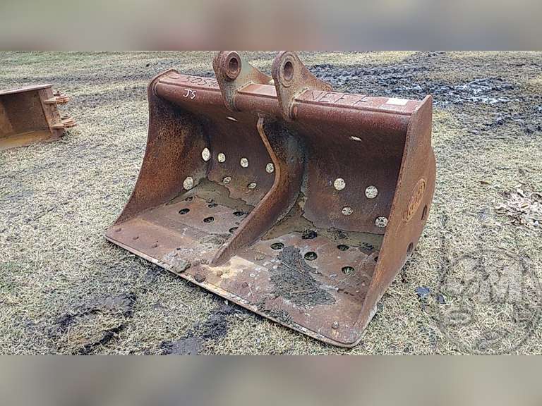 GEITH BUCKET Jeff Martin Auctioneers, Inc.