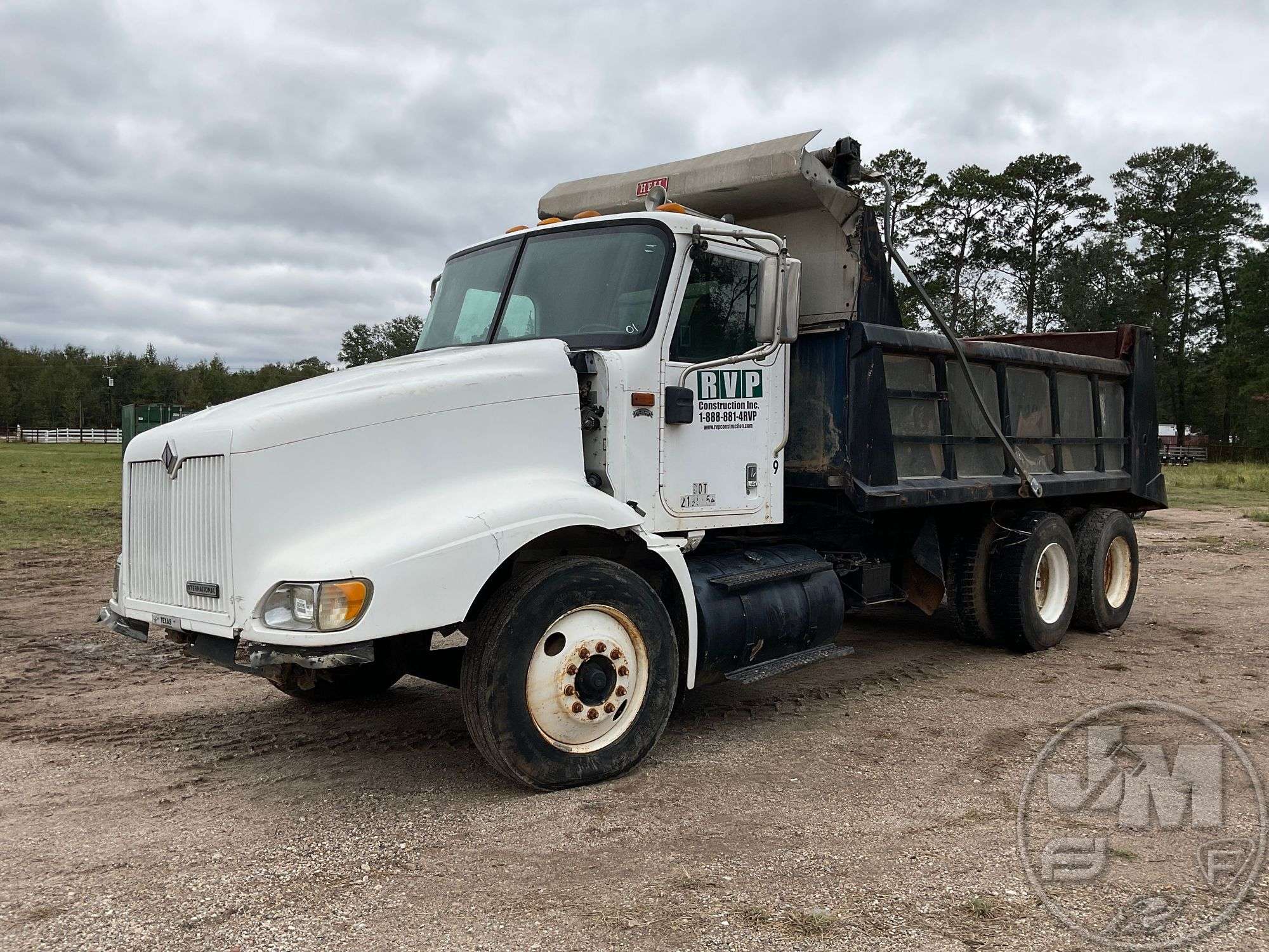 2001 INTERNATIONAL 9100I VIN: 1HSCBAHR71J023147 TANDEM AXLE