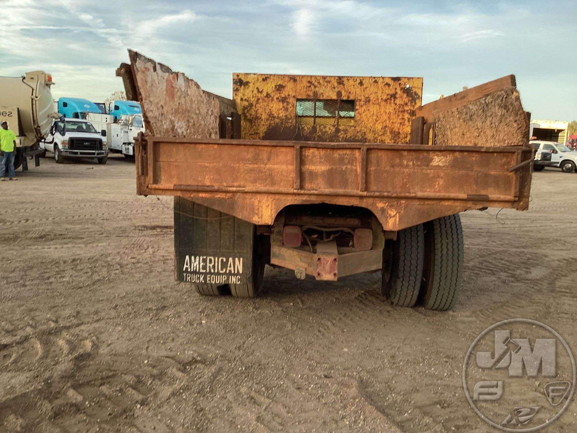 1990 INTERNATIONAL 4700 SINGLE AXLE DUMP TRUCK VIN