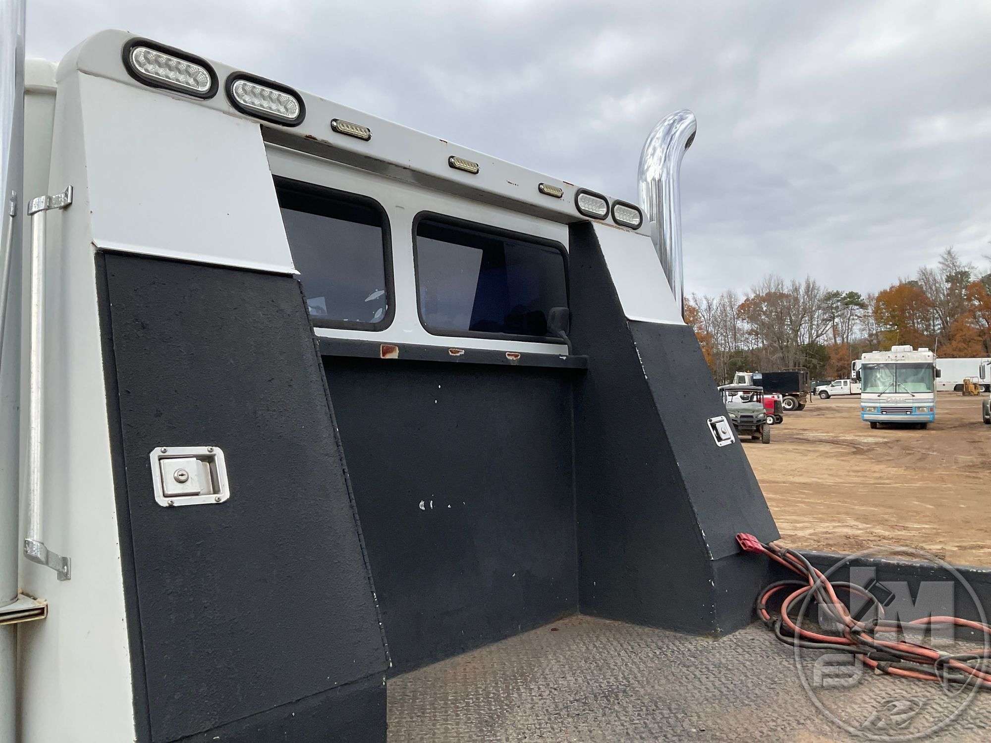 2001 FREIGHTLINER FL60 SINGLE AXLE CREW CAB FLATBED TRUCK VIN