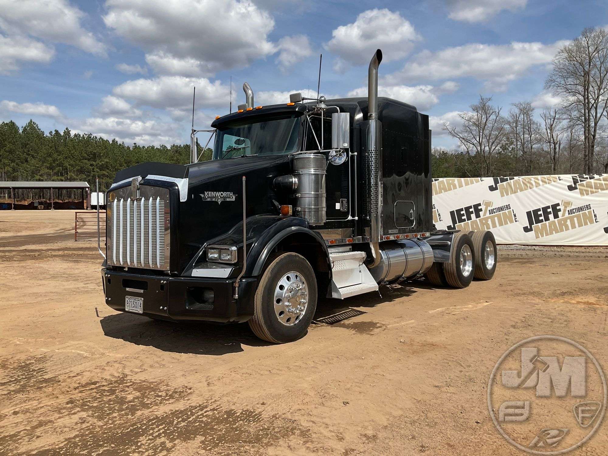 1997 KENWORTH T800 VIN: 1XKDDB9X7VJ748476 TANDEM AXLE TRUCK