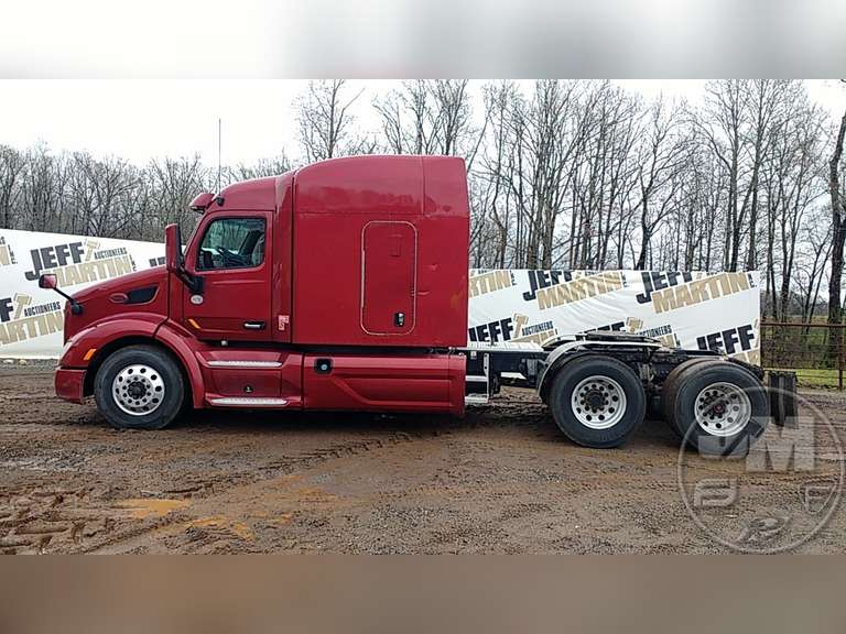 2016 PETERBILT 579 VIN: 1XPBDP9X4GD309025 TANDEM AXLE TRUCK