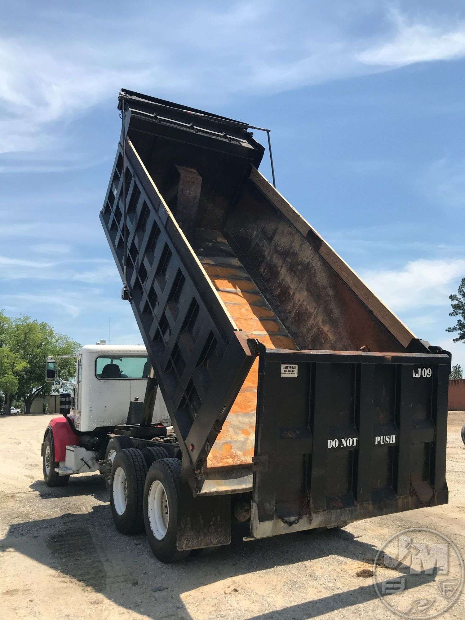 2007 PETERBILT 357 TRI-AXLE DUMP TRUCK VIN