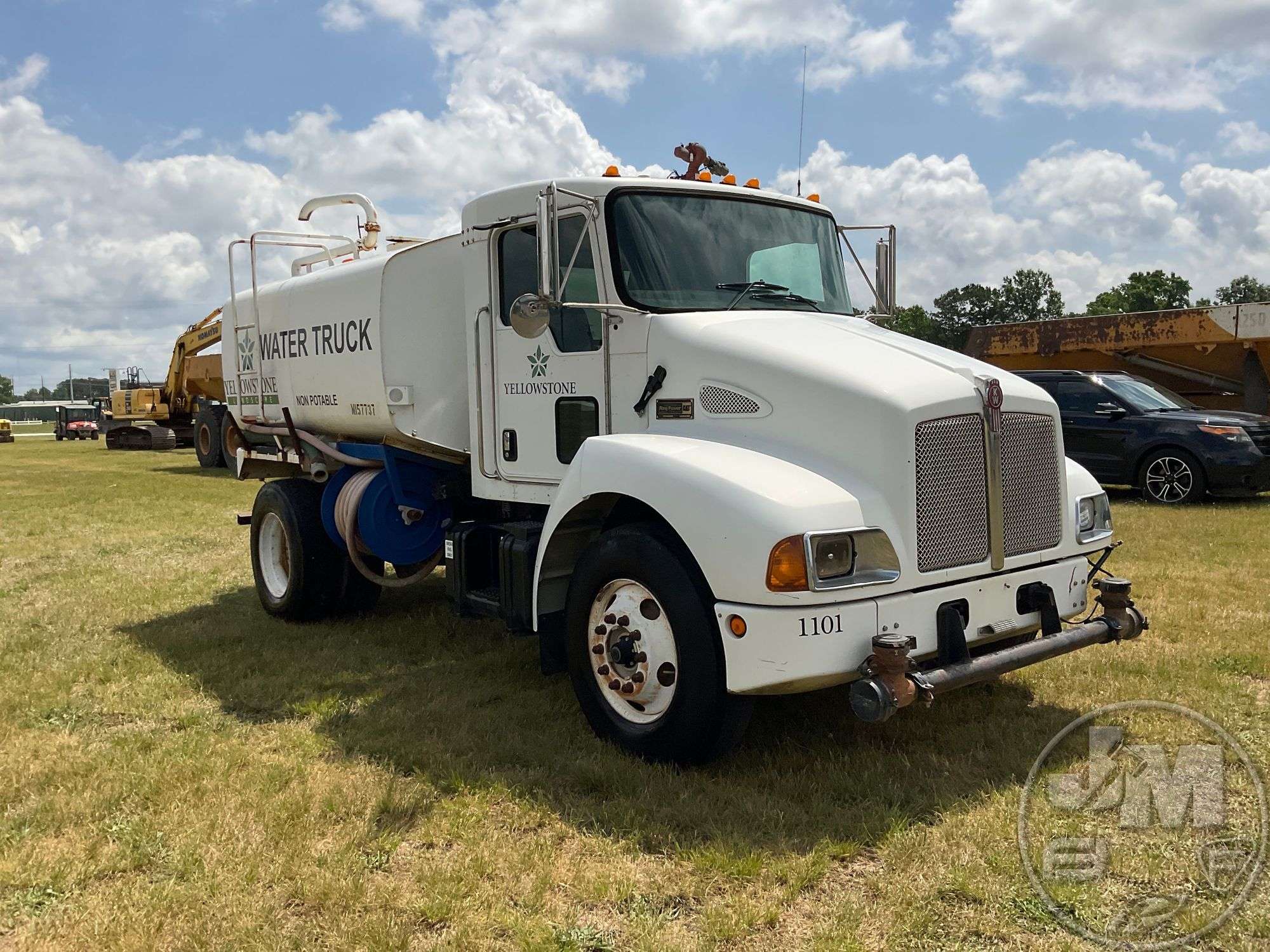 2006 KENWORTH T300 SINGLE AXLE WATER TRUCK VIN