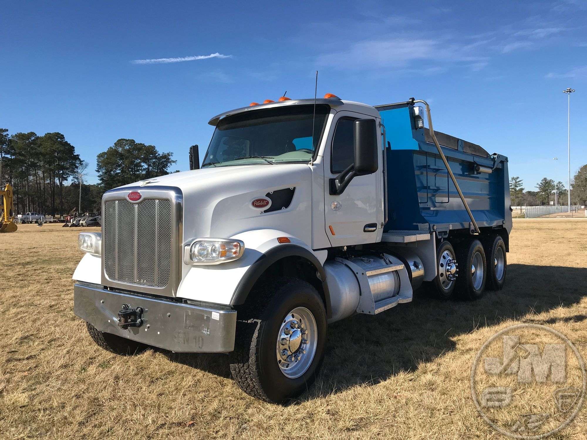 ダッフィー 2019 PETERBILT 567 TRI-AXLE DUMP TRUCK VIN