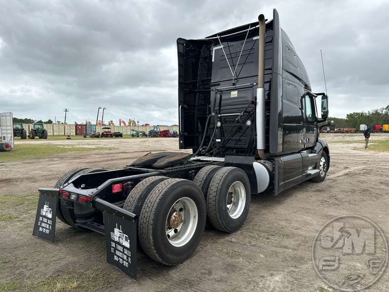 2019 VOLVO TRUCK VNL TANDEM AXLE TRUCK TRACTOR VIN