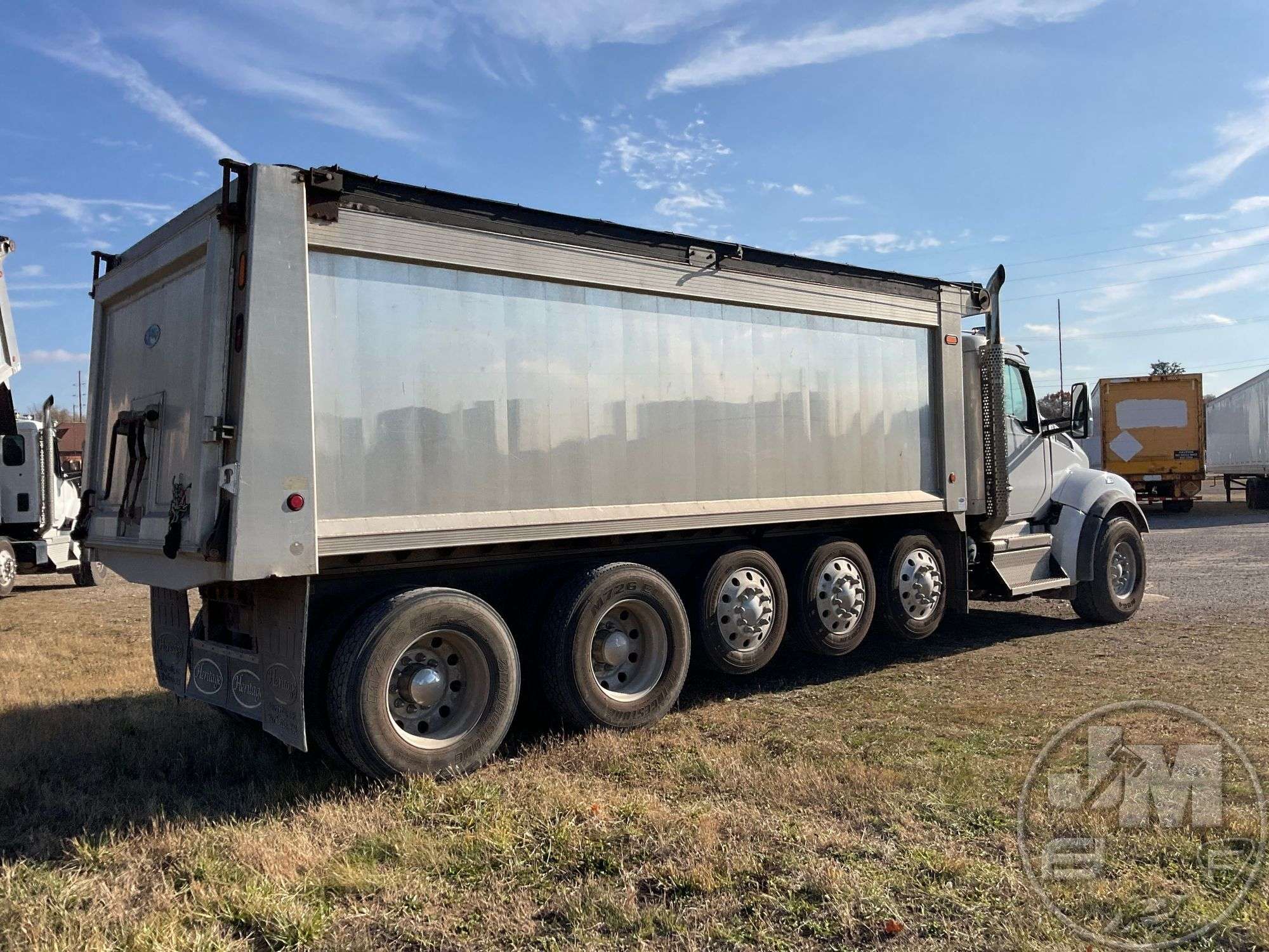 2022 KENWORTH T880 QUINT AXLE DUMP TRUCK VIN