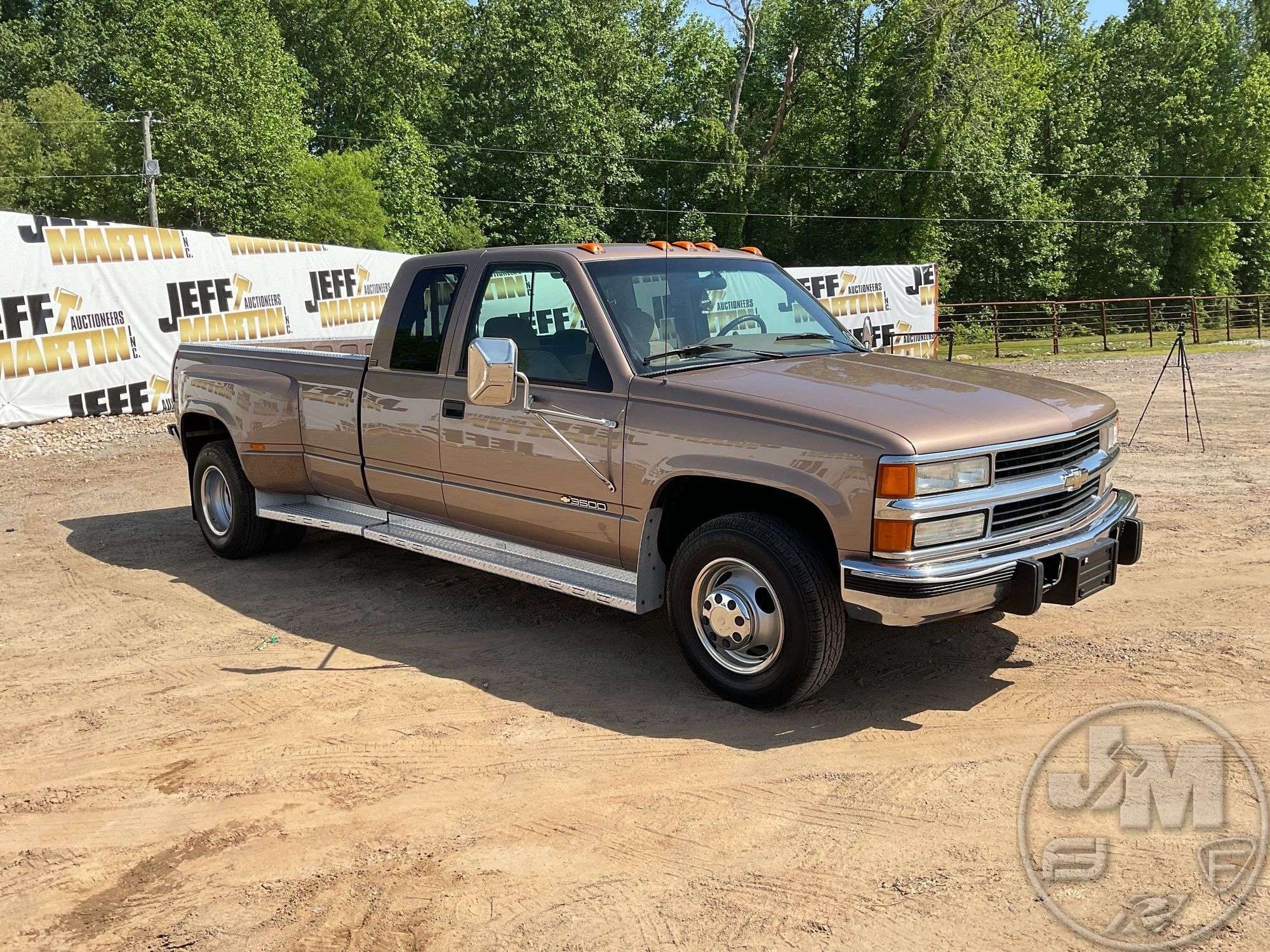1995 CHEVROLET SILVERADO 3500 VIN: 1GCHC39F7SE102954 - Jeff Martin  Auctioneers, Inc., image size:2000x1500