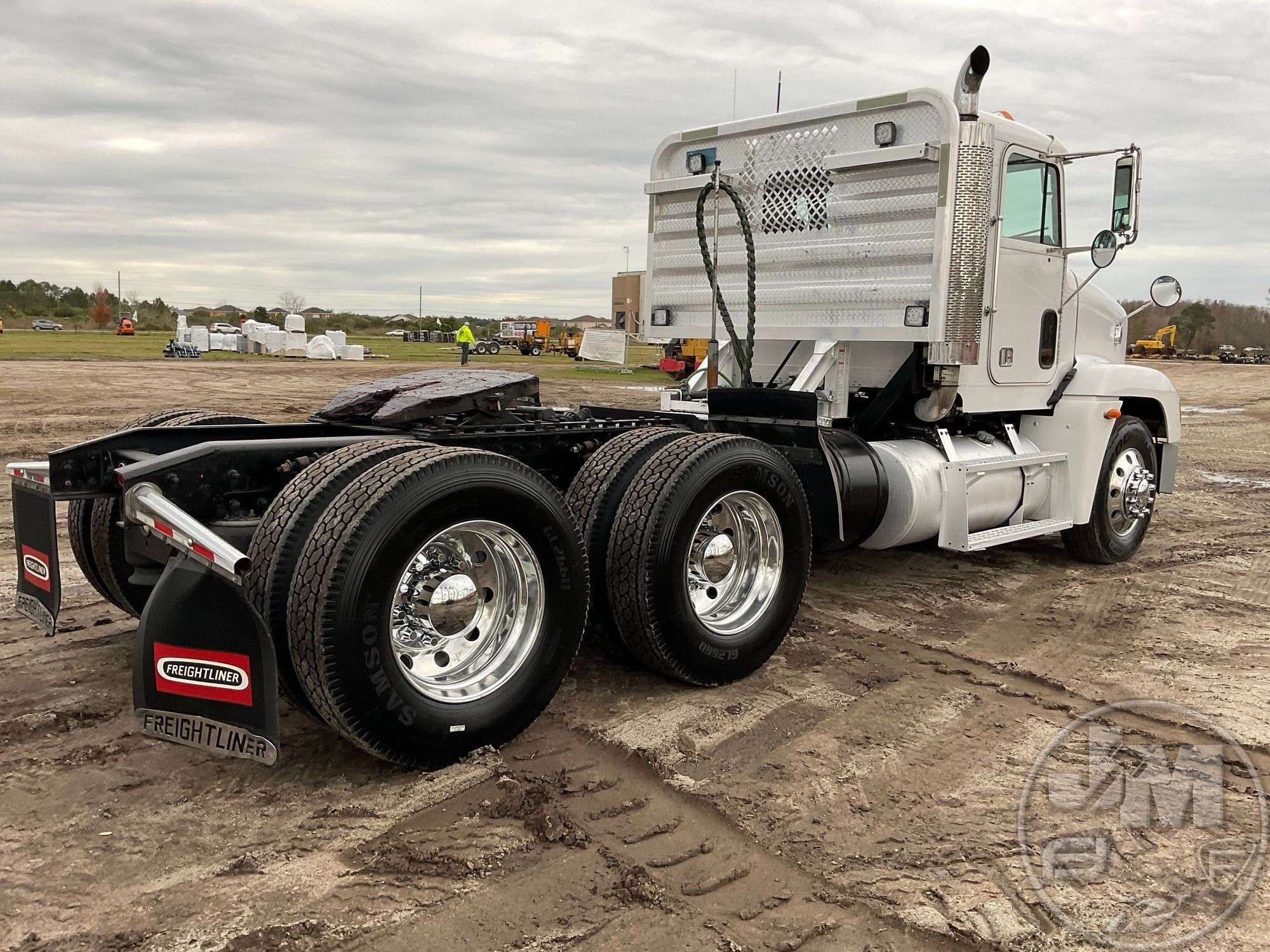 2001 FREIGHTLINER FLD120 TANDEM AXLE DAY CAB TRUCK TRACTOR