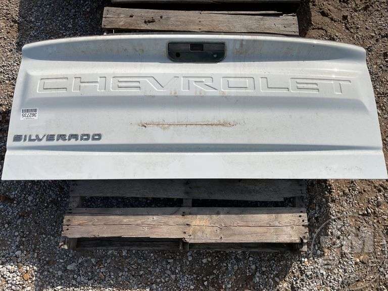 thumbnail image 2 of Genuine OEM Chevrolet Tailgate Decal – Silver 'CHEVROLET' – Fits 1999-2007 Silverado, Part #15785771 2 of 4