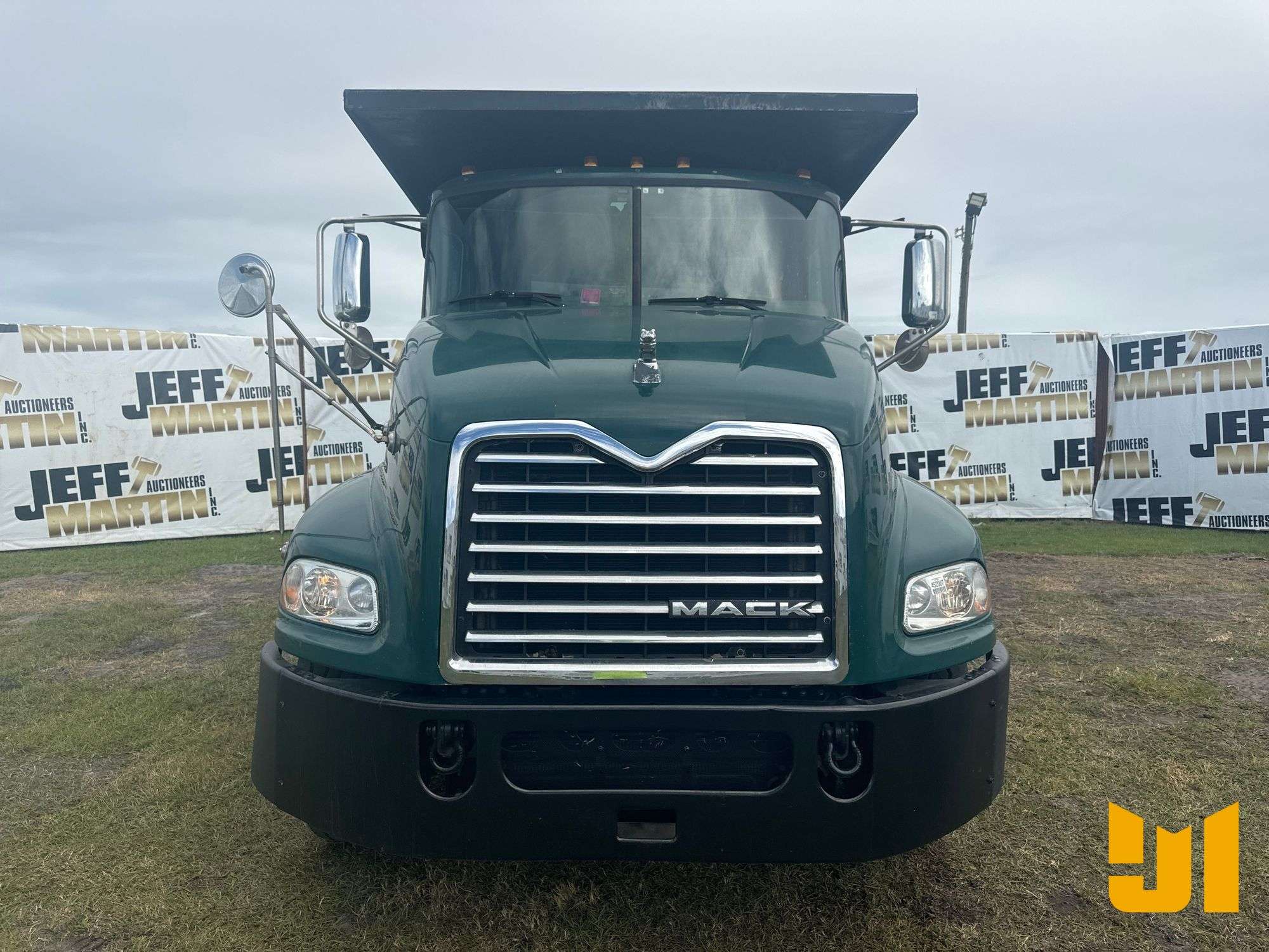 2013 MACK CXU (PINNACLE) SINGLE AXLE DUMP TRUCK VIN