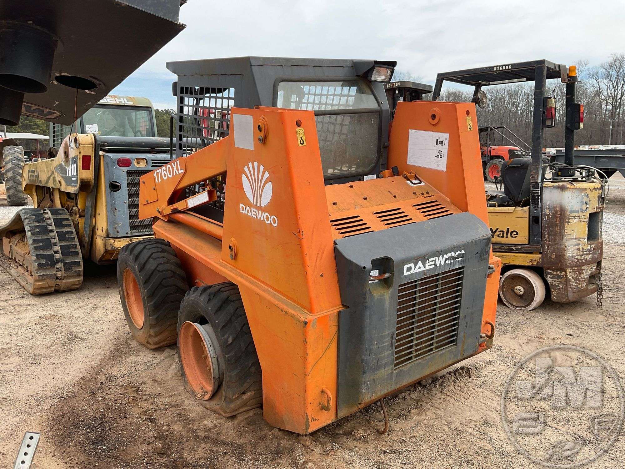 DAEWOO 1760 XL SKID STEER SN: AF-00030 - Jeff Martin Auctioneers, Inc.