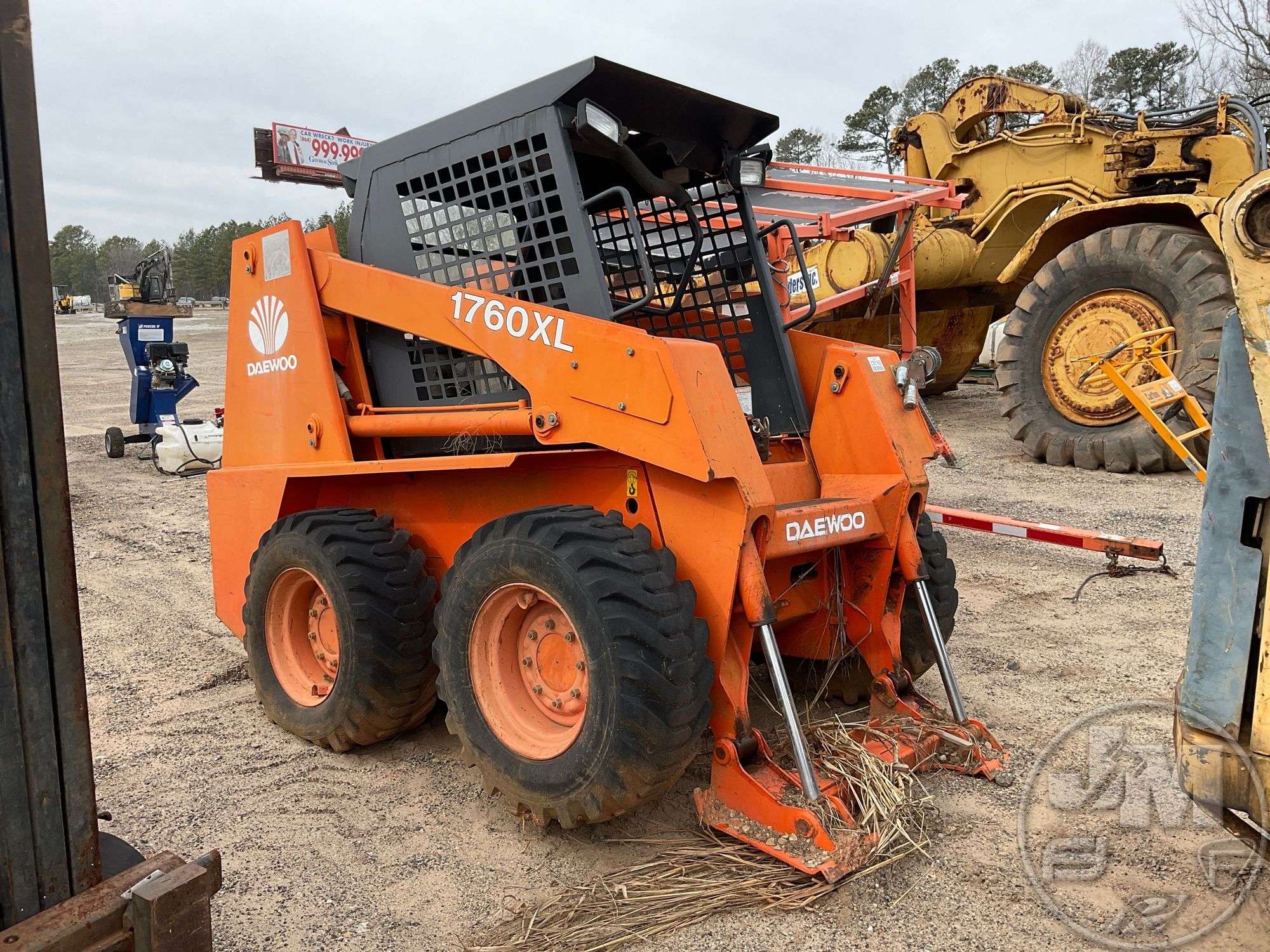 DAEWOO 1760 XL SKID STEER SN: AF-00030 - Jeff Martin Auctioneers, Inc.