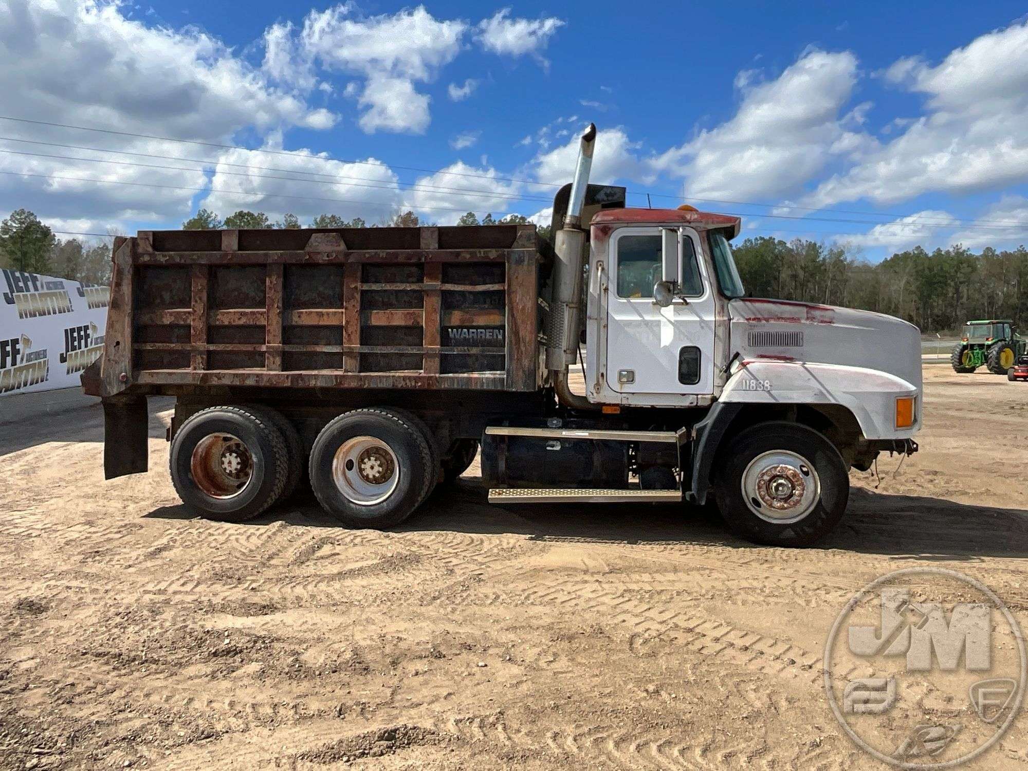 1995 MACK CH613 TANDEM AXLE DUMP TRUCK VIN
