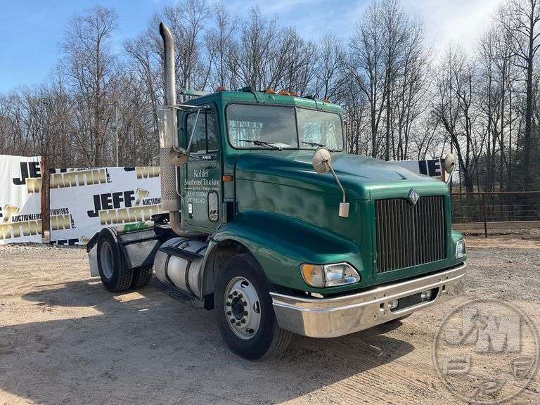 2000 INTERNATIONAL 9100 SINGLE AXLE DAY CAB TRUCK TRACTOR