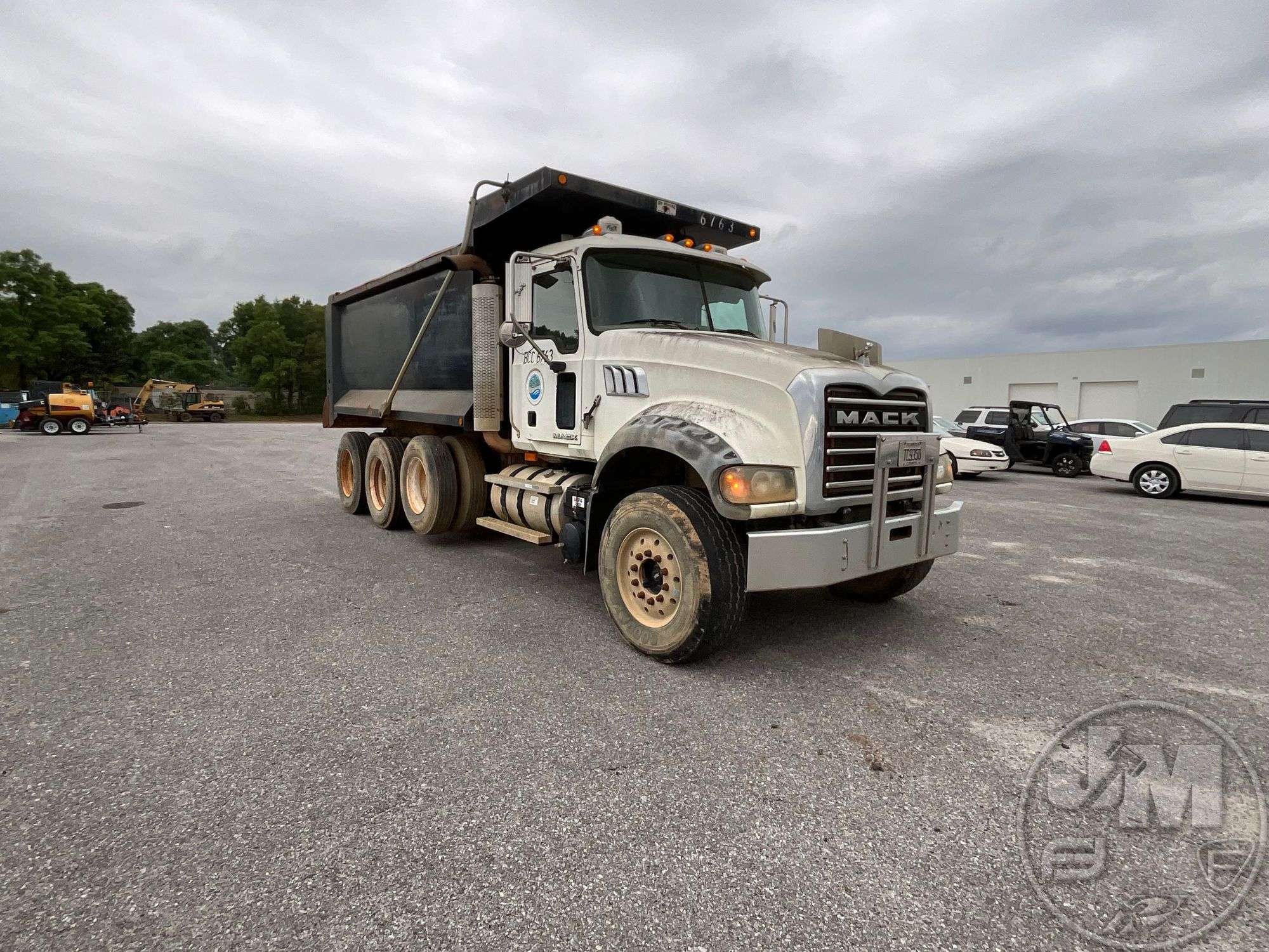 2007 MACK CTP713 TRI-AXLE DUMP TRUCK VIN: 1M2AT04CX7M006502