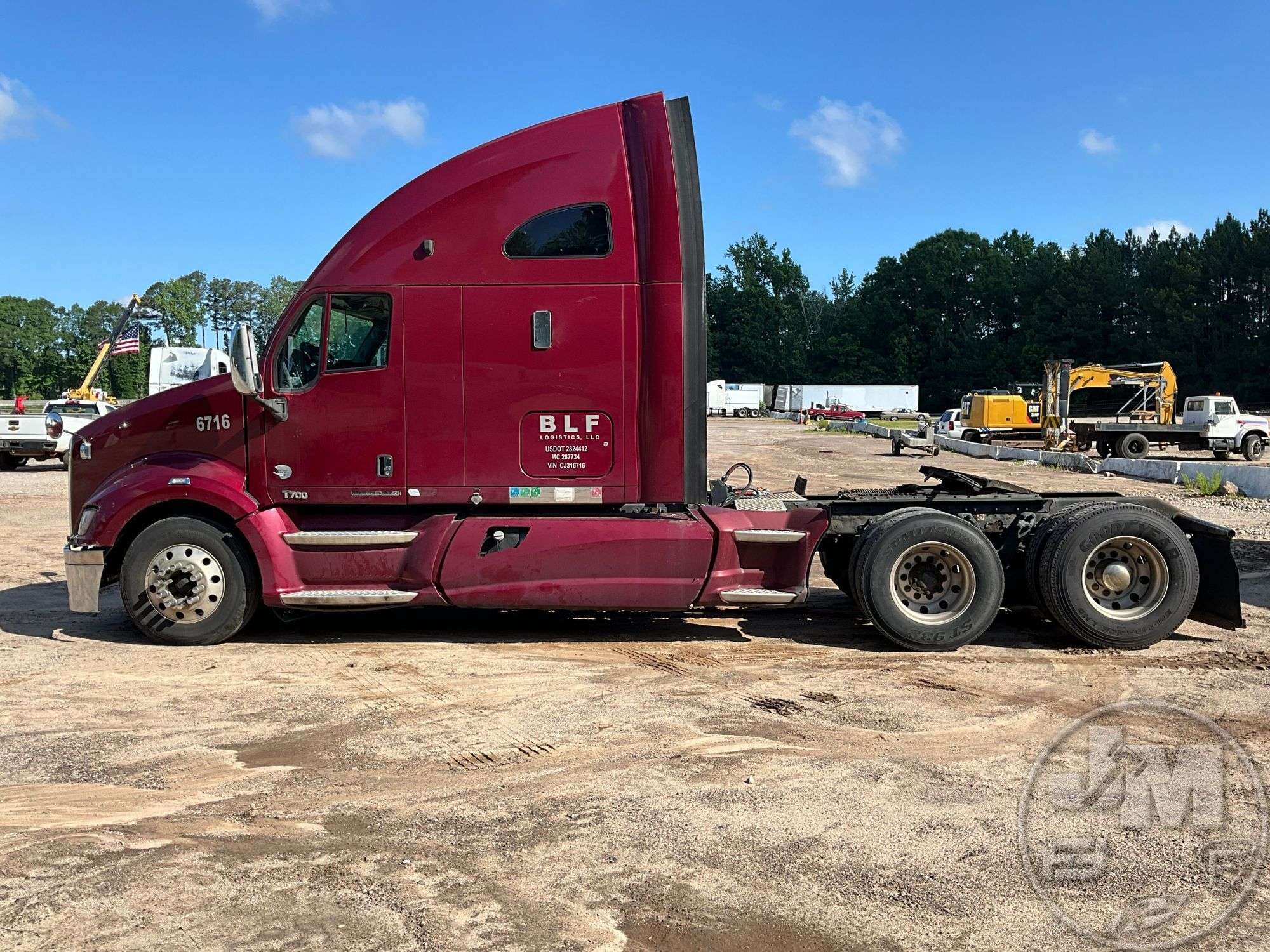 2012 KENWORTH T700 TANDEM AXLE TRUCK TRACTOR VIN