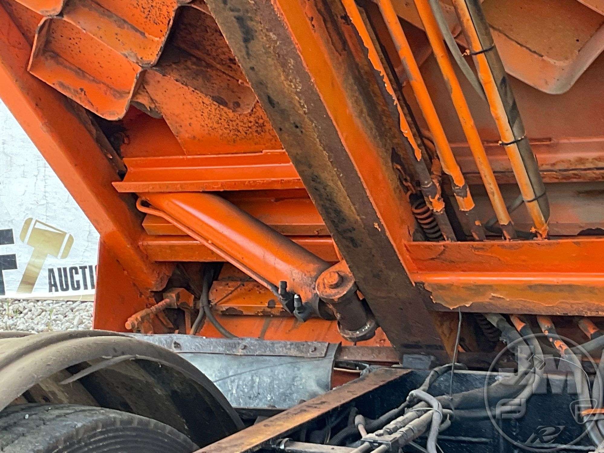 2009 INTERNATIONAL SF547 TANDEM AXLE DUMP TRUCK VIN