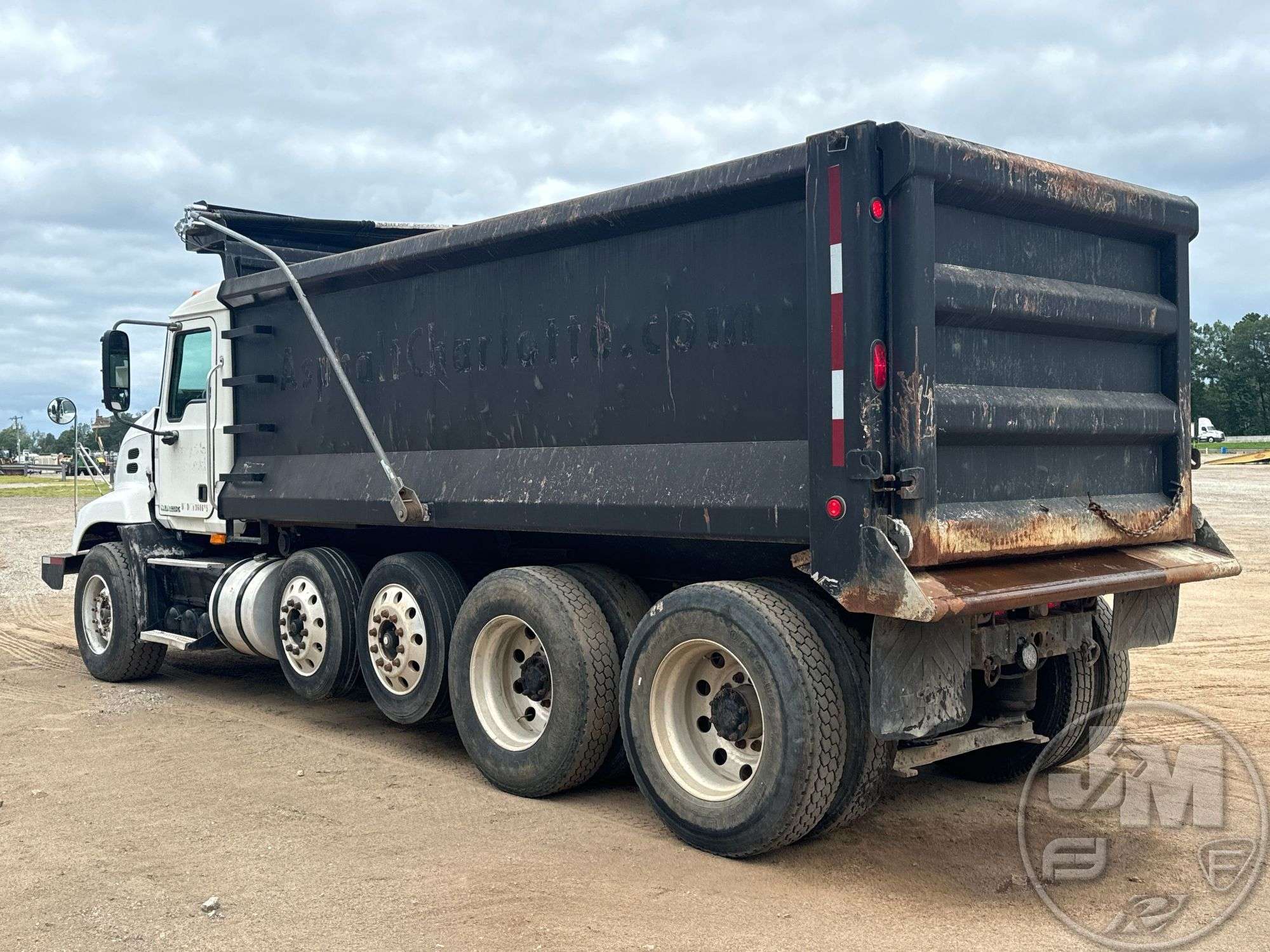 2008 MACK CXU (PINNACLE) QUAD AXLE DUMP TRUCK VIN