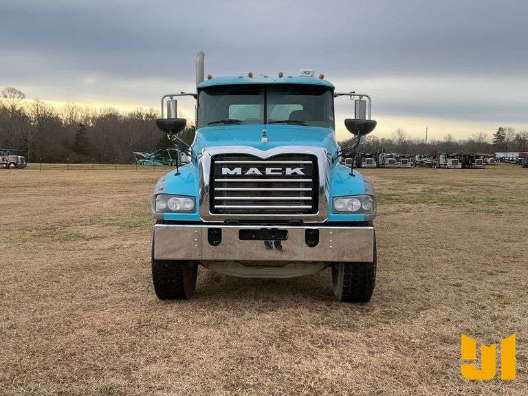 2017 MACK GU (GRANITE) QUAD AXLE REAR DISCHARGE MIXER TRUCK VIN: 1M2AX04C2HM036972