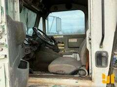 2014 OSHKOSH S. SERIES TRI-AXLE FRONT DISCHARGE MIXER TRUCK VIN: 10TAFLGF5ES770894