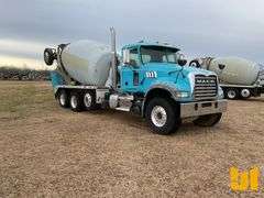 2017 MACK GU (GRANITE) QUAD AXLE REAR DISCHARGE MIXER TRUCK VIN: 1M2AX04C2HM036972