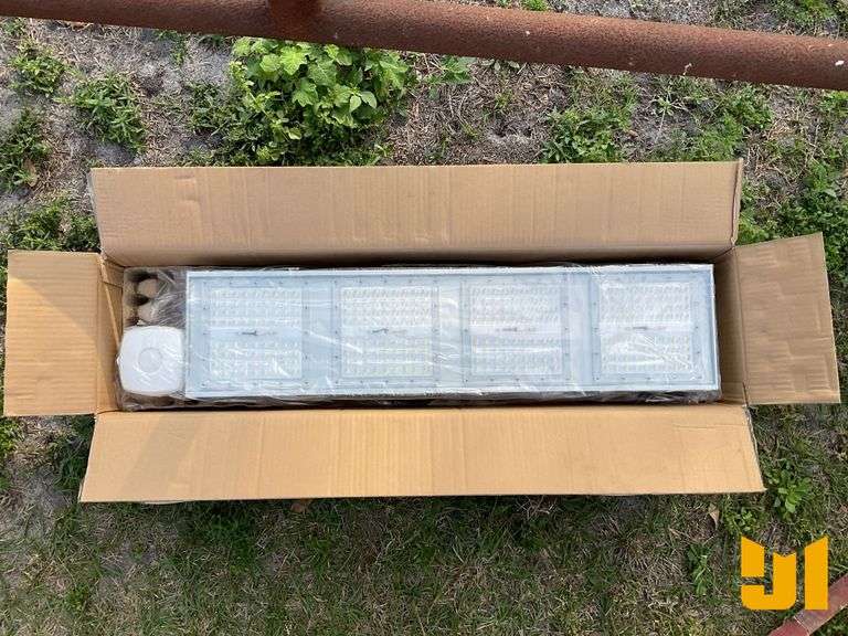 150 WATT LED WAREHOUSE LIGHTS W/ MOTION SENSOR