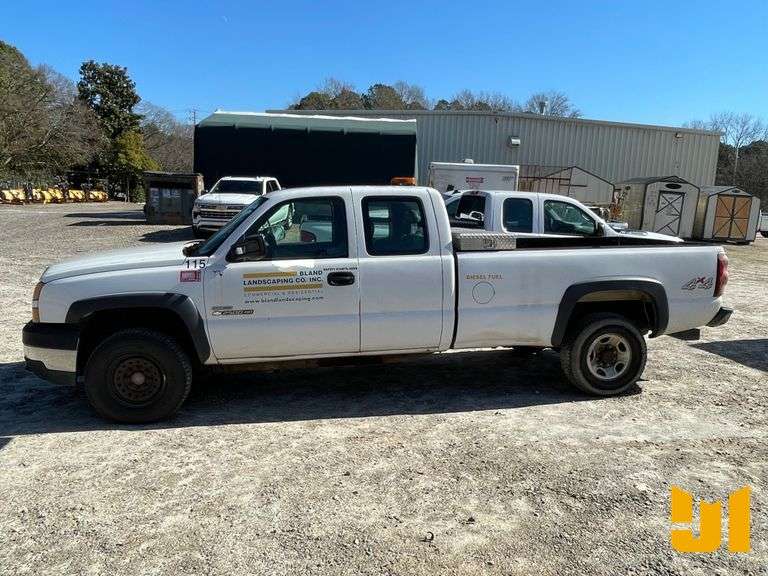 2006 CHEVROLET SILVERADO 2500HD DOUBLE CAB 4X4 PICKUP VIN: 1GCHK29D16E266251