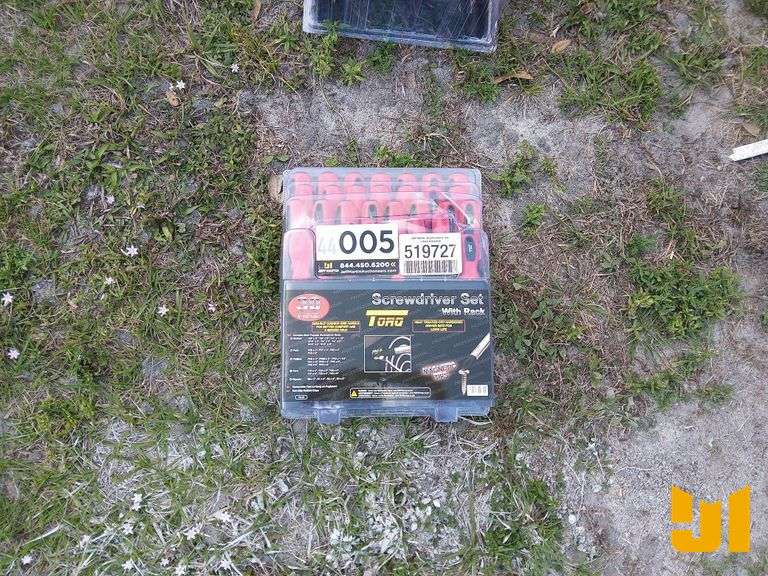 30 PC TORQ SCREWDRIVER SET W/ STORAGE RACK
