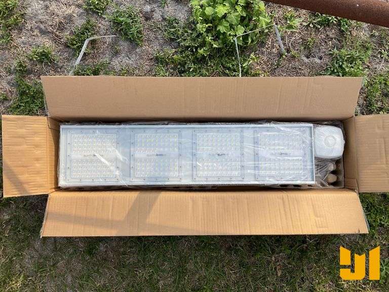 150 WATT LED WAREHOUSE LIGHTS W/ MOTION SENSOR