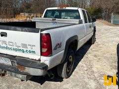 2006 CHEVROLET SILVERADO 2500HD DOUBLE CAB 4X4 PICKUP VIN: 1GCHK29D16E266251