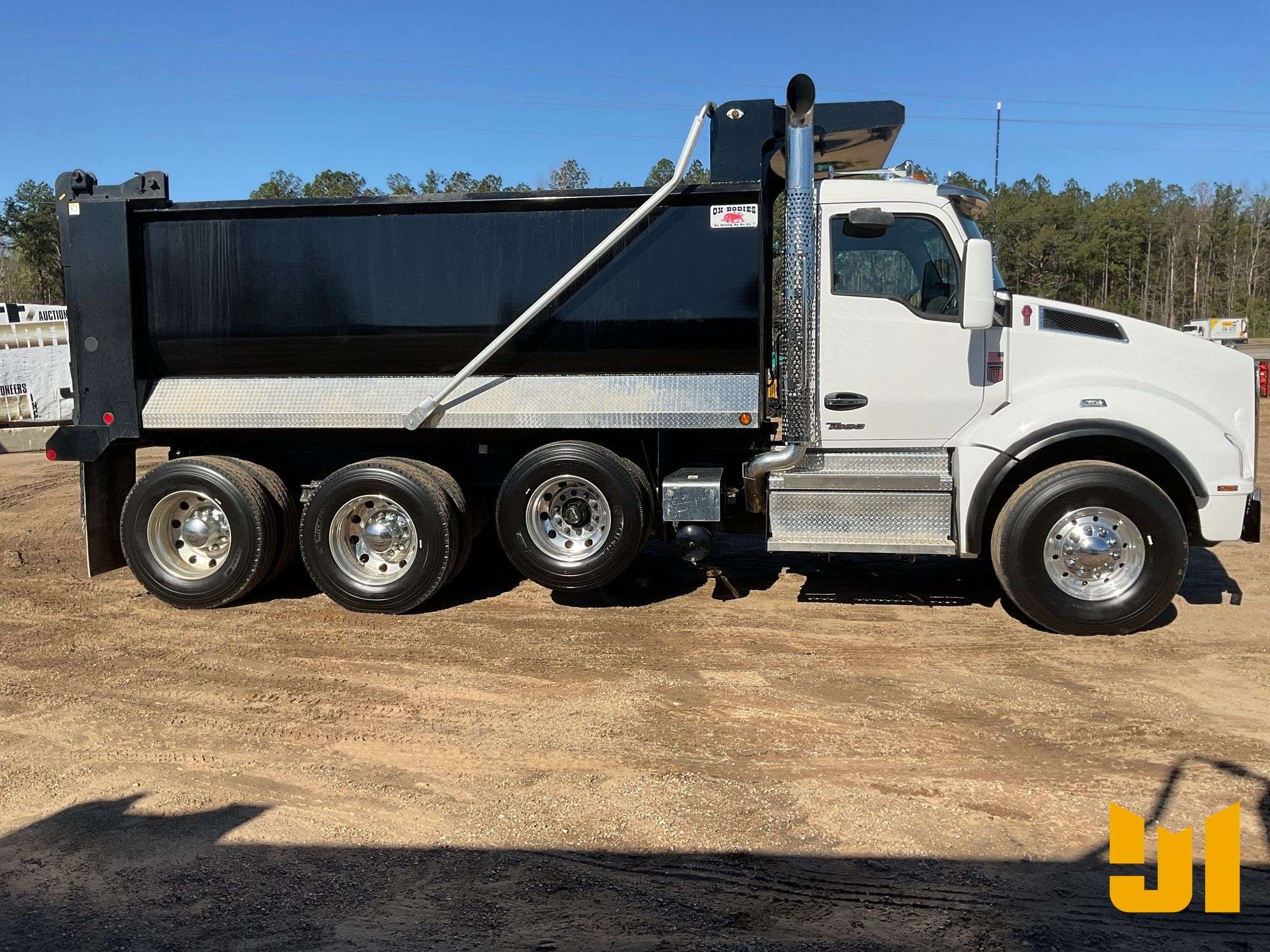 2025 KENWORTH T880 TRI-AXLE DUMP TRUCK VIN