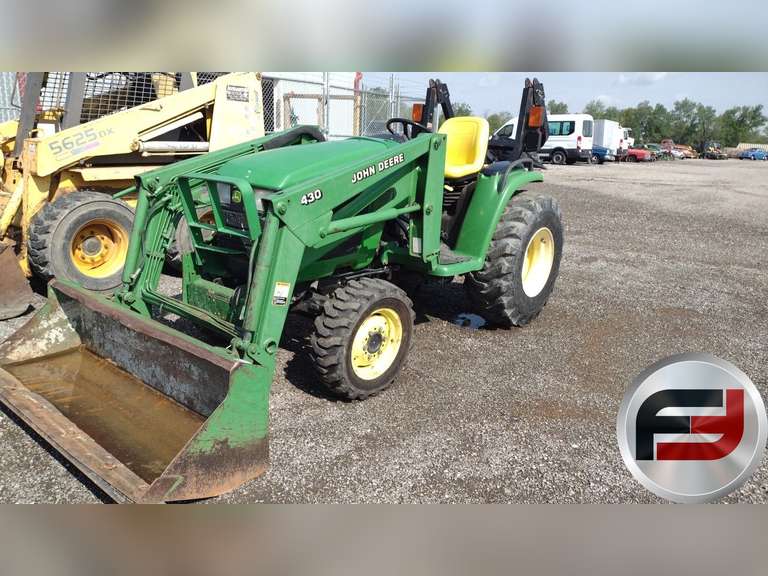 2002 JOHN DEERE 4410 4X4 TRACTOR W/ LOADER SN: LV4410H142557