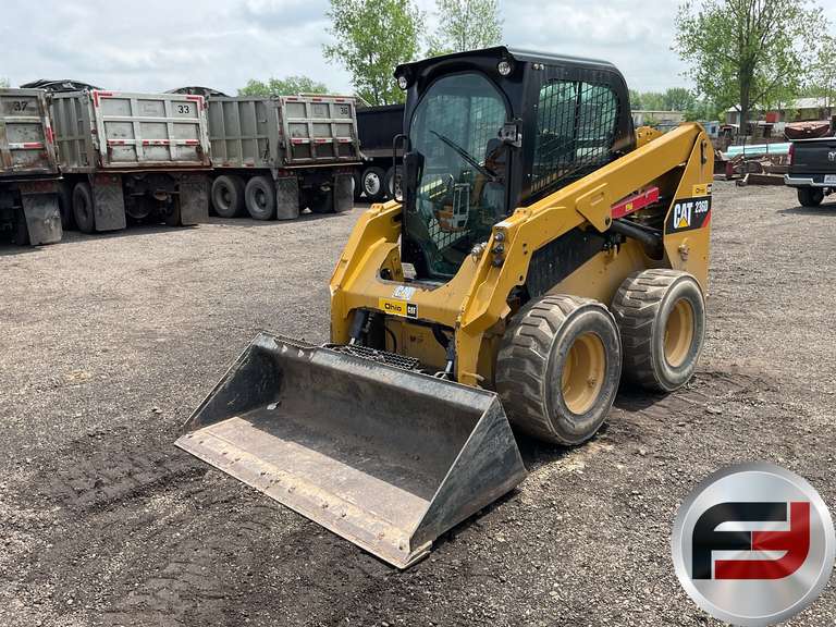 2018 CATERPILLAR 236D SKID STEER SN: CAT0236DKDGZ04771 CAB