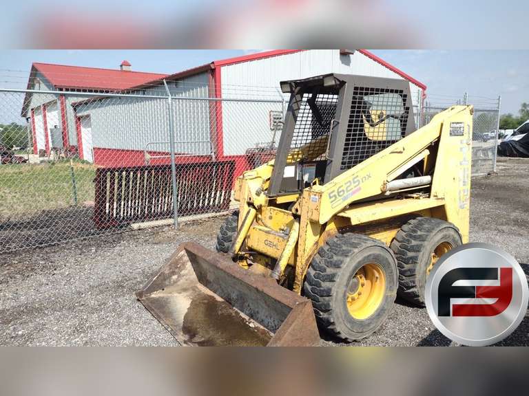 1995 GEHL SL5625DX SKID STEER SN: 10426 CAB