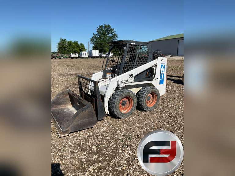 BOBCAT 751 SKID STEER SN: 514714638 CAB