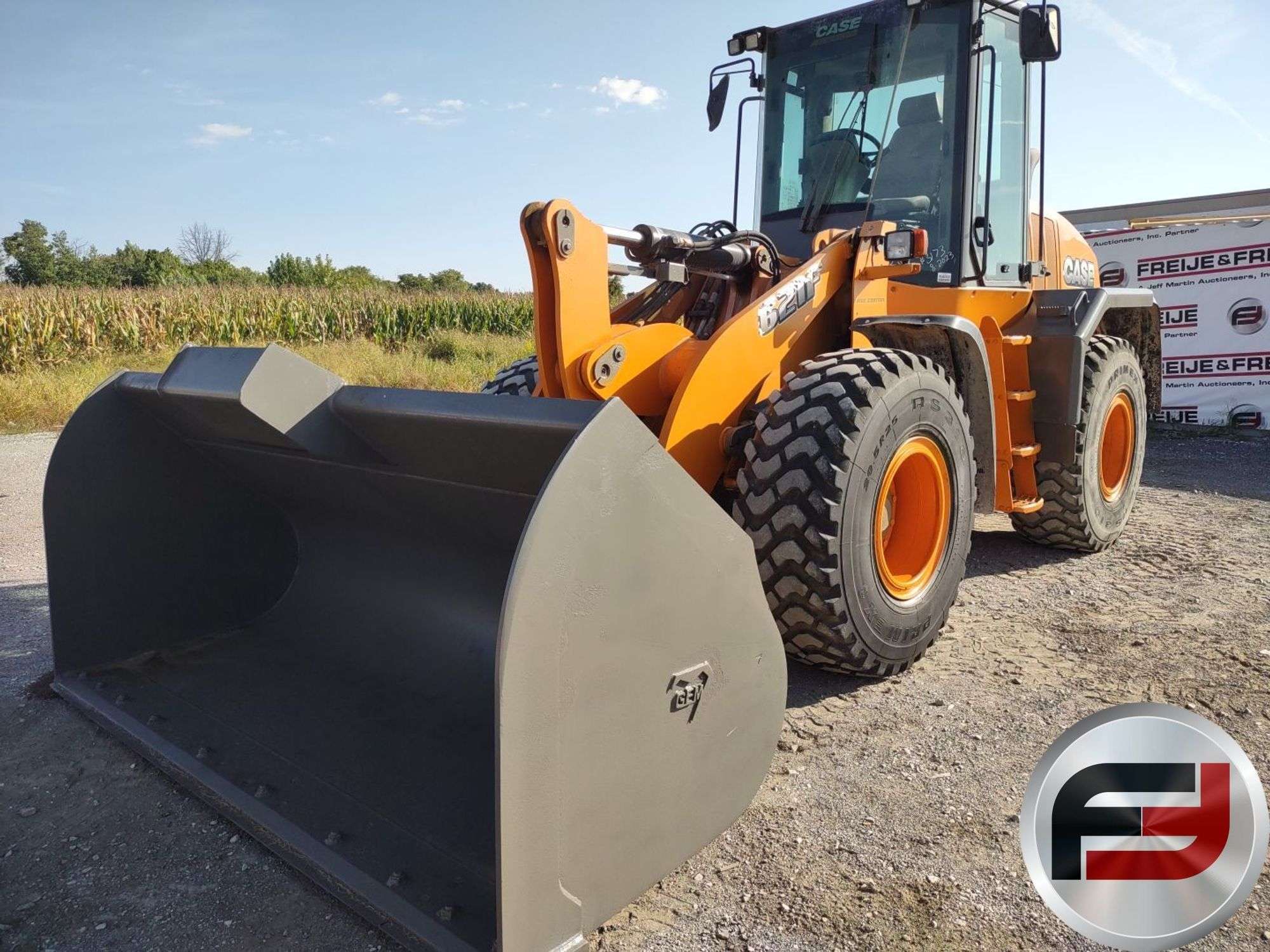 CASE 621F WHEEL LOADER SN: 11369 - Freije & Freije Auctioneers
