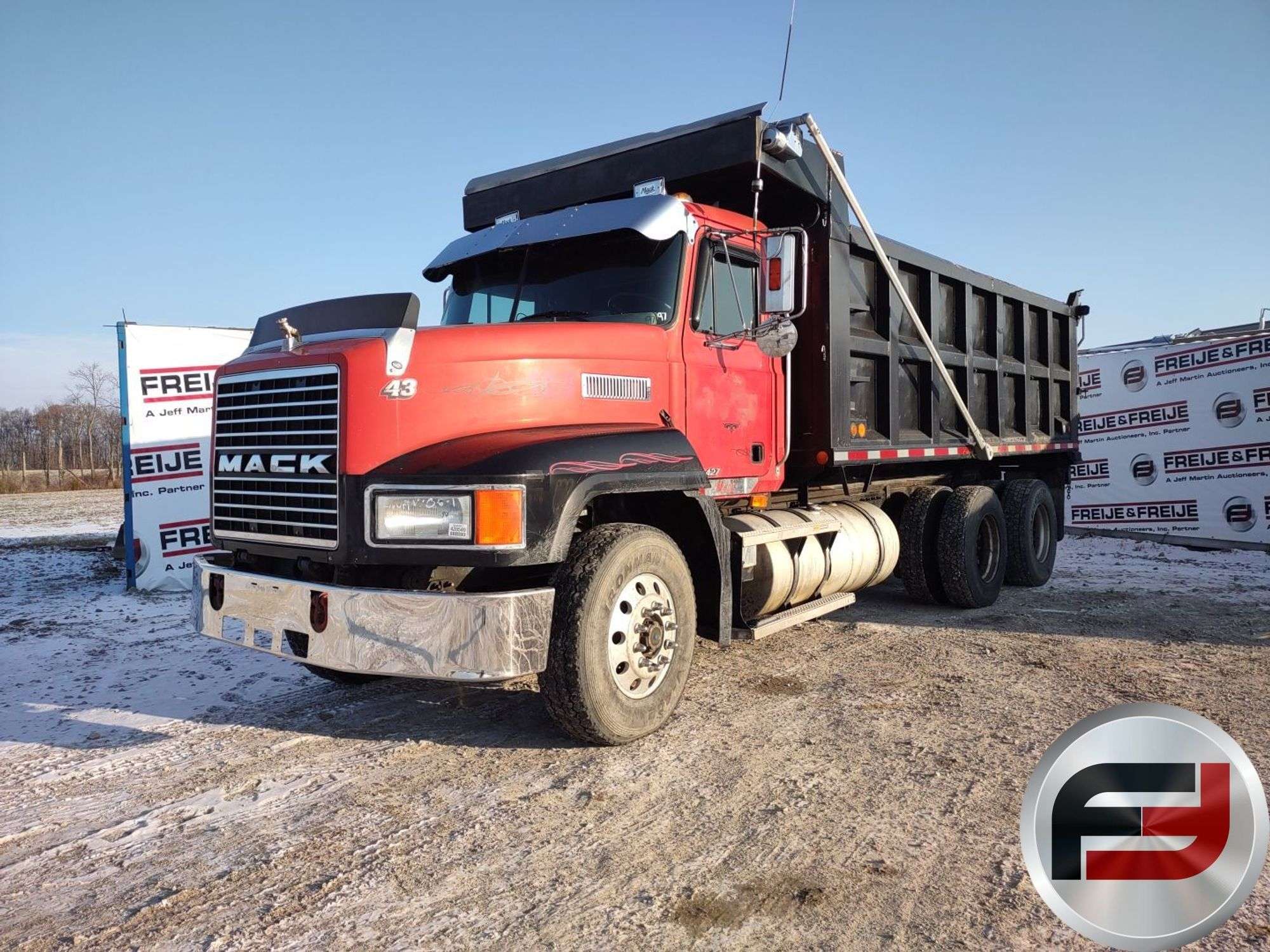 TRANSPORT CODE;C + EACHTIME MA-1 ① 1997 MACK CH613 TANDEM AXLE DUMP TRUCK VIN: 1M1AA18Y3VW081582