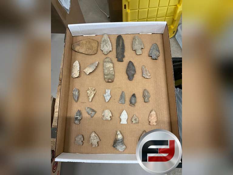 (26) ARROW HEADS LOCALLY FOUND IN HENDRICKS COUNTY AMO MOUNDS
