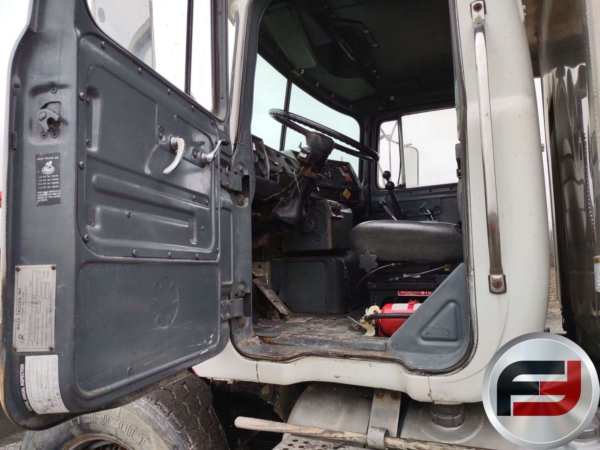 大量まとめ売り！ 1977 MACK DM685 Dump Truck - J.M. Wood Auction Company, Inc.