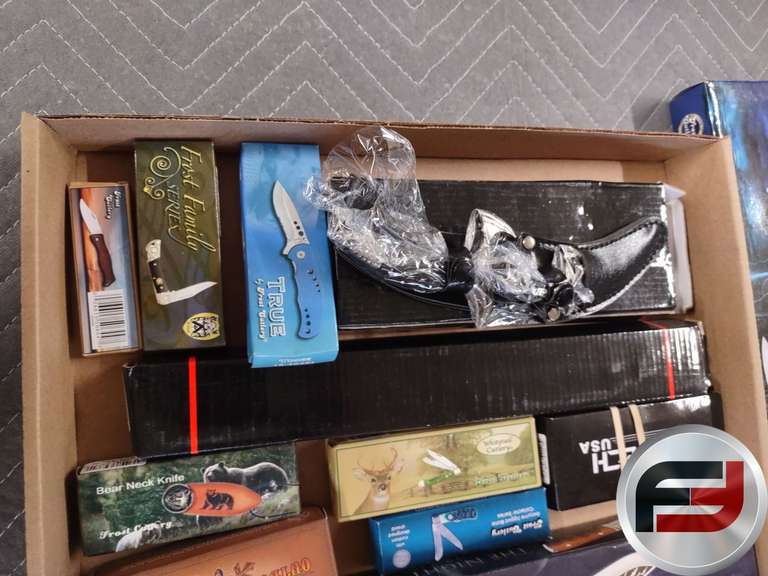 FLAT OF KNIVES, 4 FIXED BLADE, 9 FOLDING