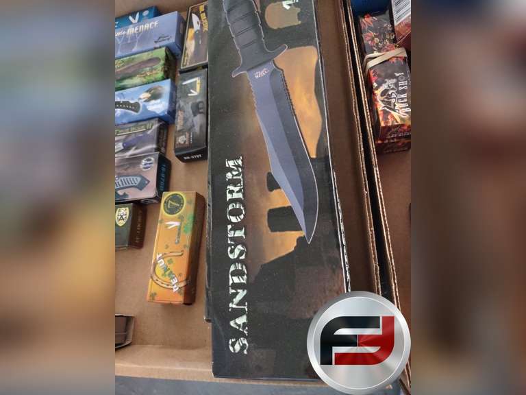 FLAT OF KNIVES 12 FOLDING 2 FIXED BLADES