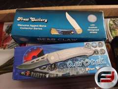 FLAT OF KNIVES 8 FOLDING AND A 10PCS STEAK KNIFE