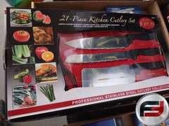 FLAT OF KNIVES, 21-PIECE KITCHEN CUTLERY SET, 3 FOLDING KNIVES,